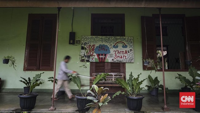Suasana lingkungan Pusat Kesehatan Jiwa Nasional RS Marzoeki Mahdi, Bogor, para residen memulai hari baru dalam perjalanan panjang mereka merebut hidup kembali. Survei BNN, BRIN, dan BPS mencatat prevalensi penyalahgunaan narkotika 2025 mencapai 2,11