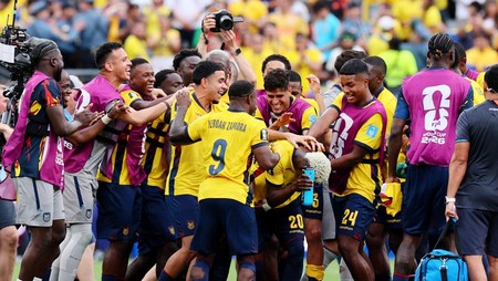 Soccer Football - FIFA World Cup 2026 - Group E - Ecuador v Germany - New York/New Jersey Stadium, East Rutherford, New Jersey, U.S. - June 25, 2026 Ecuador's Nilson Angulo celebrates with teammates after the match IMAGN IMAGES via Reuters/Vincent Ca