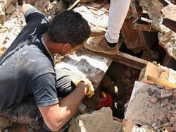Tim SAR Kewalahan Selamatkan Korban di Bawah Reruntuhan Gempa Venezuela