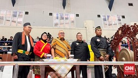Kejuaraan Pencak Silat Tingkat Nasional Piala Presiden 2026 yang berlangsung di Padepokan Pencak Silat TMII, Jakarta resmi dibuka pada Jumat (26/6). (CNN Indonesia/Askar Fatih Robbani)
