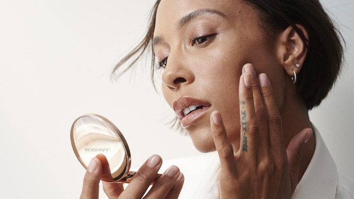 Kenalan dengan Tinted Blur Balm, Inovasi Balm-to-Powder Terbaru dari Laura Mercier