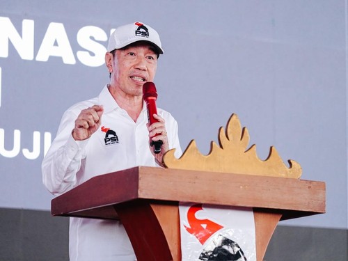 Wakil Ketua Umum PSI, Bro Ron, menyambangi kediaman Jokowi di Solo, menyampaikan aspirasi kader agar Jokowi menjadi Ketua Umum PSI.