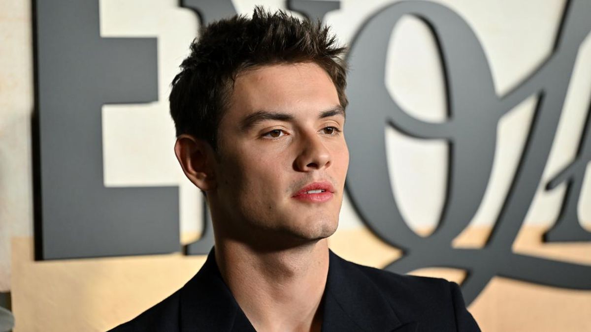 Louis Partridge Jawab Soal Bursa Audisi James Bond