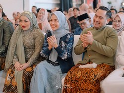 Nassar Hadir di Pernikahan Anak Muzdalifah, Baju Seragam Jadi Sorotan