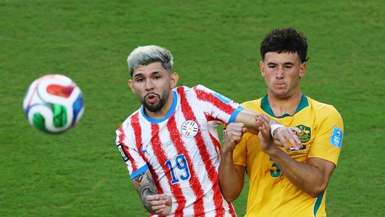 Soccer Football - FIFA World Cup 2026 - Group D - Paraguay v Australia - San Francisco Bay Area Stadium, Santa Clara, California, U.S. - June 25, 2026 Australia's Alessandro Circati in action with Paraguay's Julio Enciso REUTERS/Luisa Gonzalez