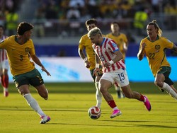 Soccer Football - FIFA World Cup 2026 - Group D - Paraguay v Australia - San Francisco Bay Area Stadium, Santa Clara, California, U.S. - June 25, 2026
Paraguay's Julio Enciso in action with Australia's Alessandro Circati and Jackson Irvine IMAGN IMA