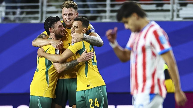 Soccer Football - FIFA World Cup 2026 - Group D - Paraguay v Australia - San Francisco Bay Area Stadium, Santa Clara, California, U.S. - June 25, 2026
Australia's Harry Souttar, Aiden O'Neill and Paul Okon Engstler celebrate after the match REUTERS/