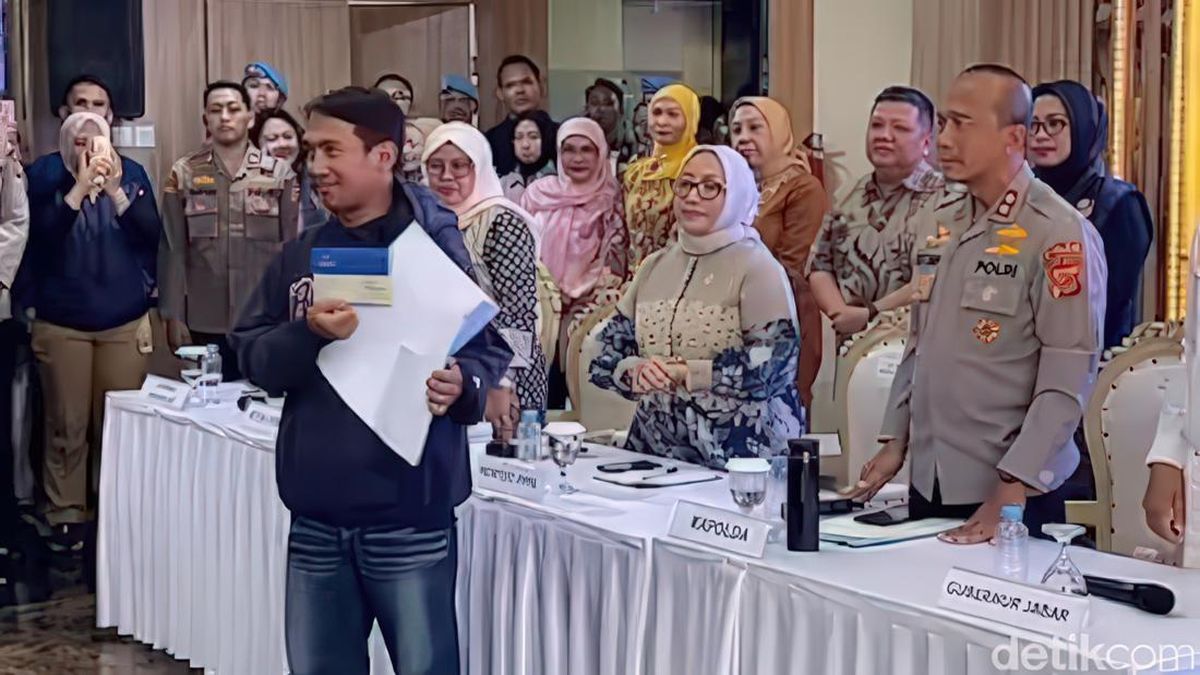 KDM Serahkan Sayembara Rp250 Juta ke YTR Korban Taufik Hidayat