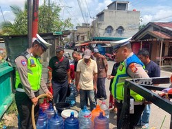 Polda Riau Salurkan 5.113 Bansos dan Air Bersih Sambut HUT Bhayangkara ke-80