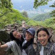 Intip Momen Hyeri, Jung Ho Yeon, dan Jisoo BLACKPINK Hangout Bersama