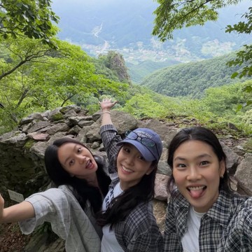 Intip Momen Hyeri, Jung Ho Yeon, dan Jisoo BLACKPINK Hangout Bersama