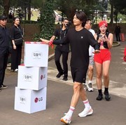 Olahraga di Mana Saja, Minho SHINee Ikut Ajang Lari di Gelora Bung Karno