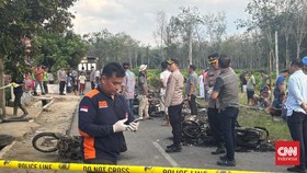Puluhan kendaraan terbakar dalam konflik lahan antara warga dan PT Bridgestone di Sumut. Pihak kepolisian mengamankan situasi pasca-bentrokan.