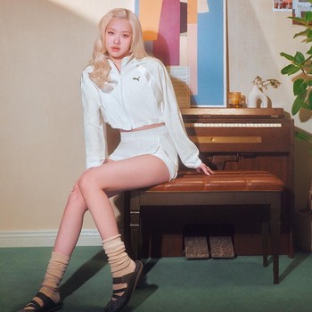 Simak Gaya Menawan Rose BLACKPINK Pakai Speedcat Mule dari PUMA