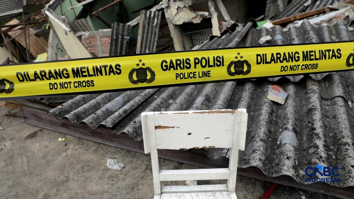 Rumah di Tanah Abang Ambruk ke Arah Kali, Tersisa Puing-Puing