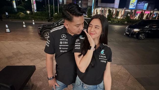 Selamat, DJ Una Resmi Dilamar Andi Agum
