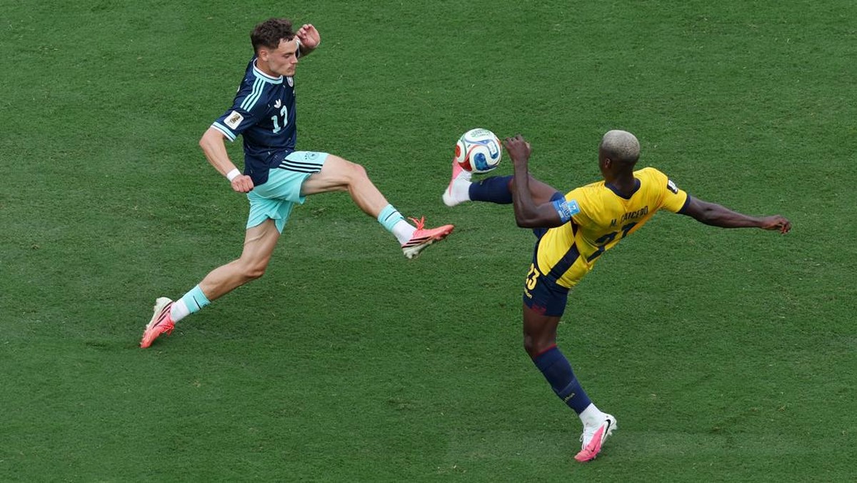 Soccer Football - FIFA World Cup 2026 - Group E - Ecuador v Germany - New York/New Jersey Stadium, East Rutherford, New Jersey, U.S. - June 25, 2026 Germany's Florian Wirtz in action with Ecuador's Moises Caicedo (REUTERS/John Sibley)