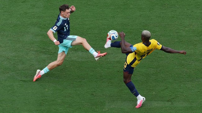 Soccer Football - FIFA World Cup 2026 - Group E - Ecuador v Germany - New York/New Jersey Stadium, East Rutherford, New Jersey, U.S. - June 25, 2026 Germany's Florian Wirtz in action with Ecuador's Moises Caicedo (REUTERS/John Sibley)