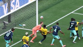 Soccer Football - FIFA World Cup 2026 - Group E - Ecuador v Germany - New York/New Jersey Stadium, East Rutherford, New Jersey, U.S. - June 25, 2026 Ecuador's Gonzalo Plata scores their second goal past Germany's Manuel Neuer (REUTERS/John Sibley)