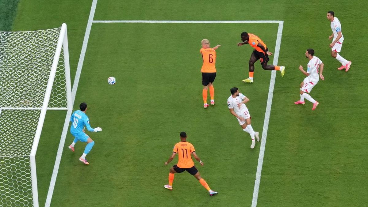 2 Gol Cepat Tercipta, Belanda Unggul 2-0 atas Tunisia di Babak Pertama