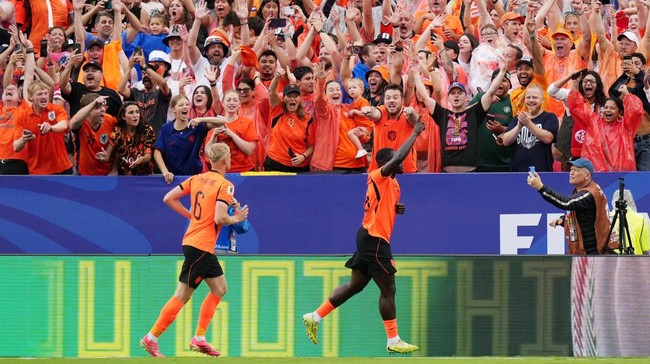 Soccer Football - FIFA World Cup 2026 - Group F - Tunisia v Netherlands - Kansas City Stadium, Kansas City, Missouri, U.S. - June 25, 2026 Netherlands' Brian Brobbey celebrates scoring their second goal with Jan Paul van Hecke IMAGN IMAGES via Reuter