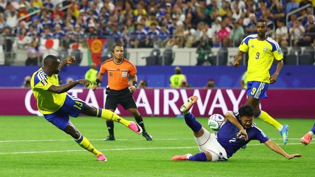 Soccer Football - FIFA World Cup 2026 - Group F - Japan v Sweden - Dallas Stadium, Arlington, Texas, U.S. - June 25, 2026 Sweden's Ken Sema shoots at goal REUTERS/Hannah Mckay