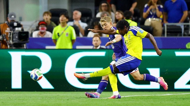 Soccer Football - FIFA World Cup 2026 - Group F - Japan v Sweden - Dallas Stadium, Arlington, Texas, U.S. - June 25, 2026 Sweden's Anthony Elanga scores their first goal REUTERS/Issei Kato     TPX IMAGES OF THE DAY