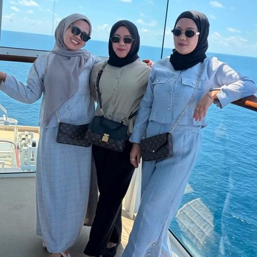 7 Potret Gaya Sus Rini Pakai Tas Branded Puluhan Juta Jadi Sorotan