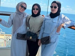 7 Potret Gaya Sus Rini Pakai Tas Branded Puluhan Juta Jadi Sorotan