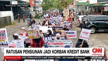VIDEO: 130 Pensiunan Gelar Aksi Terkait Dugaan Kredit Bermasalah