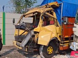 Bos Biji Kopi Tewas Terjepit Tabrakan Truk di Tol Cipularang