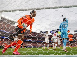 Soccer Football - FIFA World Cup 2026 - Group F - Tunisia v Netherlands - Kansas City Stadium, Kansas City, Missouri, U.S. - June 25, 2026 Netherlands' Virgil van Dijk celebrates their third goal, scored by Jan Paul van Hecke REUTERS/Claudia Greco