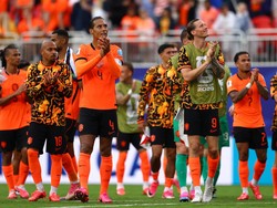 Soccer Football - FIFA World Cup 2026 - Group F - Tunisia v Netherlands - Kansas City Stadium, Kansas City, Missouri, U.S. - June 25, 2026 Netherlands' Virgil van Dijk and teammates applaud fans after the match as Netherlands qualify for the knockout