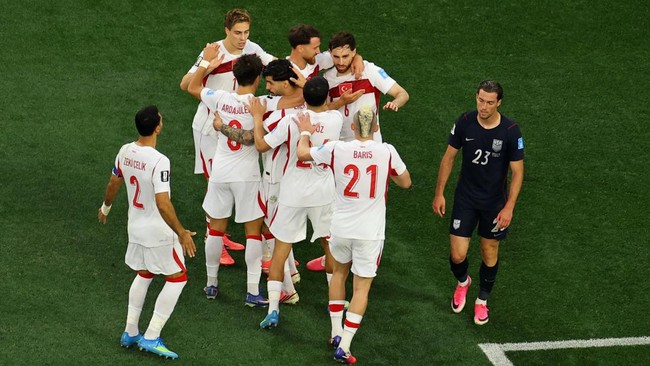 Soccer Football - FIFA World Cup 2026 - Group D - Turkey v United States - Los Angeles Stadium, Inglewood, California, U.S. - June 25, 2026 Turkey's Orkun Kokcu celebrates scoring their second goal with teammates as Joe Scally of the U.S. looks dejec