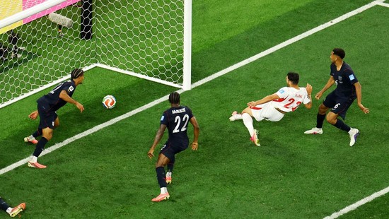 Soccer Football - FIFA World Cup 2026 - Group D - Turkey v United States - Los Angeles Stadium, Inglewood, California, U.S. - June 25, 2026 Turkey's Kaan Ayhan scores their third goal REUTERS/Daniel Cole