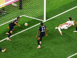 Soccer Football - FIFA World Cup 2026 - Group D - Turkey v United States - Los Angeles Stadium, Inglewood, California, U.S. - June 25, 2026 Turkey's Kaan Ayhan scores their third goal REUTERS/Daniel Cole