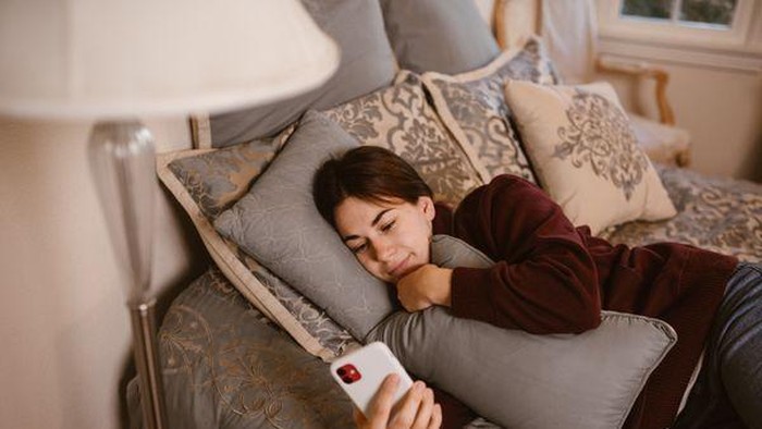 Apakah Rebahan Seharian Termasuk Self Care yang Ideal? Ini Penjelasannya