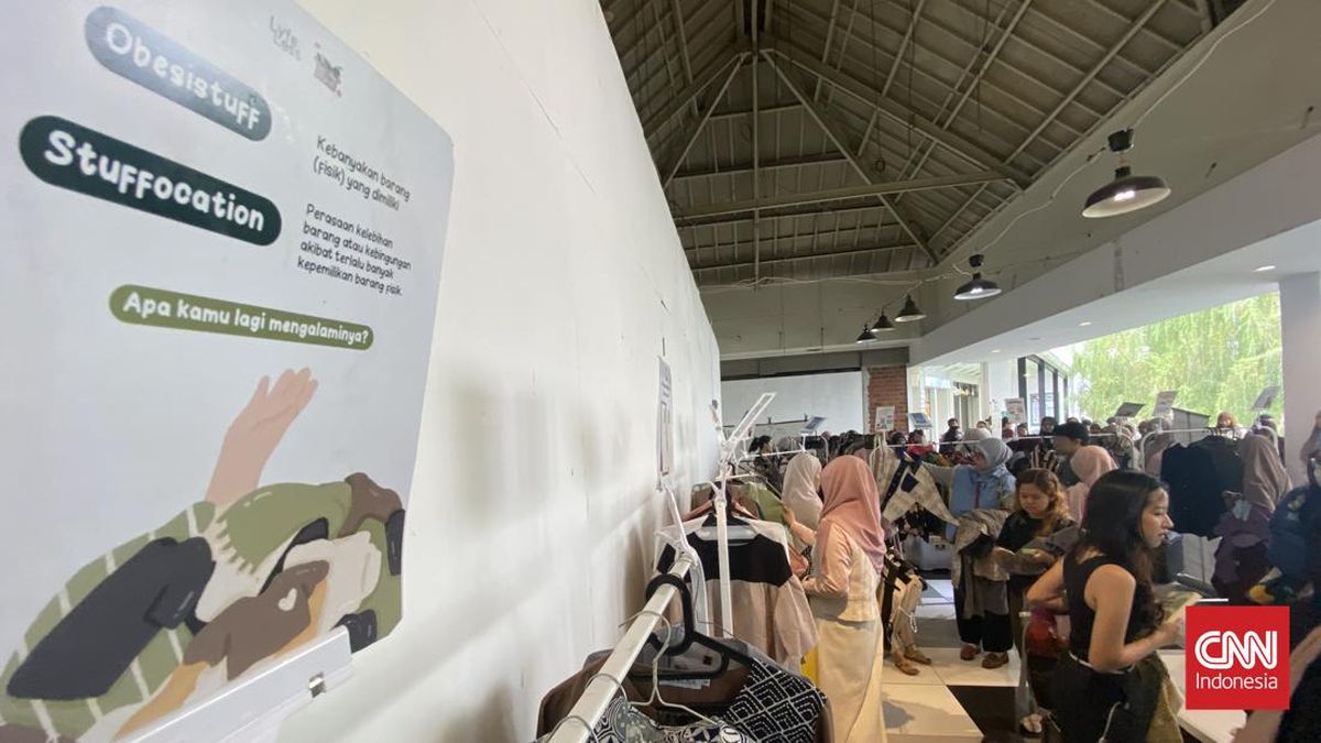 Warga Bandung Asyik Saling Bertukar Barang di Bersaling Silang