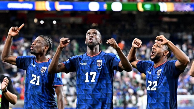 Soccer Football - FIFA World Cup 2026 - Group H - Cape Verde v Saudi Arabia - Houston Stadium, Houston, Texas, U.S. - June 26, 2026 Cape Verde players celebrate after the match as they qualify for the knockout stages of the World Cup IMAGN IMAGES via
