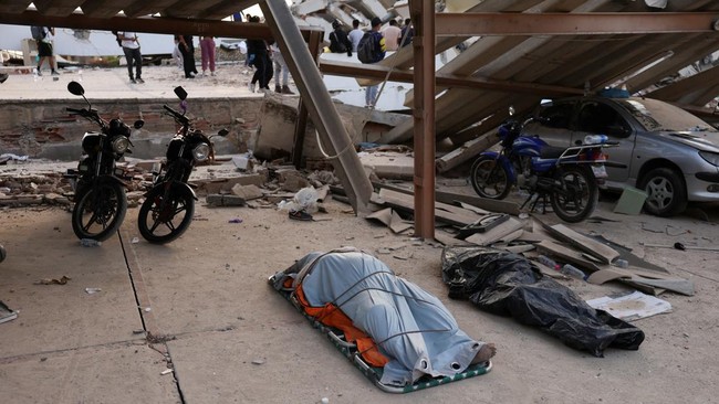 The bodies of people recovered from the rubble of a collapsed building lie on the ground, following an earthquake in La Guaira, Venezuela.