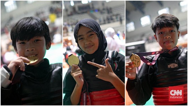Di balik riuhnya pertandingan di arena Kejuaraan Pencak Silat CNN Indonesia 2026, ada pemandangan yang tak kalah menarik perhatian. Sejak pagi hingga petang, deretan orang tua tampak setia memenuhi tribun dan sudut-sudut lokasi pertandingan. Mereka d