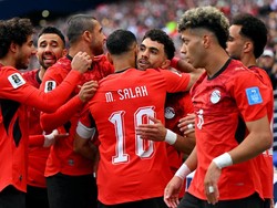Soccer Football - FIFA World Cup 2026 - Group G - Egypt v Iran - Seattle Stadium, Seattle, Washington, U.S. - June 26, 2026 Egypt's Mahmoud Saber celebrates scoring their first goal with Mohamed Salah and teammates IMAGN IMAGES via Reuters/Steven Bis