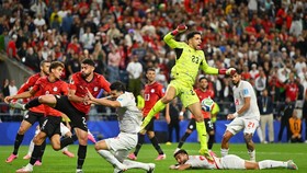 Soccer Football - FIFA World Cup 2026 - Group G - Egypt v Iran - Seattle Stadium, Seattle, Washington, U.S. - June 26, 2026 Iran's Saeid Ezatolahi in action with Egypt's Mostafa Shoubir IMAGN IMAGES via Reuters/Steven Bisig