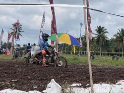 72 Pembalap Motor Manol Adu Cepat di Sirkuit Lebak Djinontro Banyuwangi