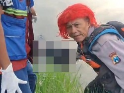 Pria Berjaket Hitam Tewas dengan Wajah Terluka di Sungai Mojokerto