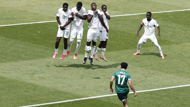 Soccer Football - FIFA World Cup 2026 - Group I - Senegal v Iraq - Toronto Stadium, Toronto, Canada - June 26, 2026 Iraq's Ali Jasim shoots at goal from a free kick REUTERS/Thomas Mukoya