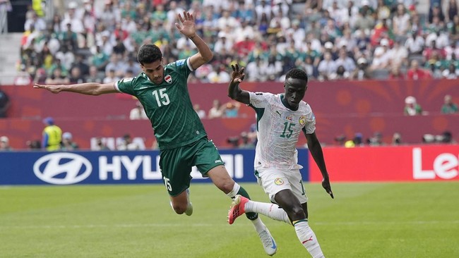Soccer Football - FIFA World Cup 2026 - Group I - Senegal v Iraq - Toronto Stadium, Toronto, Canada - June 26, 2026 Senegal's Krepin Diatta in action with Iraq's Ahmed Maknazi IMAGN IMAGES via Reuters/John E Sokolowski