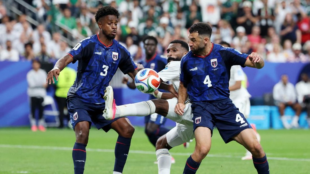 Soccer Football - FIFA World Cup 2026 - Group H - Cape Verde v Saudi Arabia - Houston Stadium, Houston, Texas, U.S. - June 26, 2026 Saudi Arabia's Firas Al-Buraikan in action with Cape Verde's Diney Borges and Pico Lopes IMAGN IMAGES via Reuters/Troy