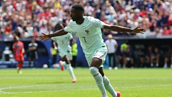 Hattrick Ousmane Dembele bantu Prancis unggul 3-1 atas Norwegia di babak pertama.