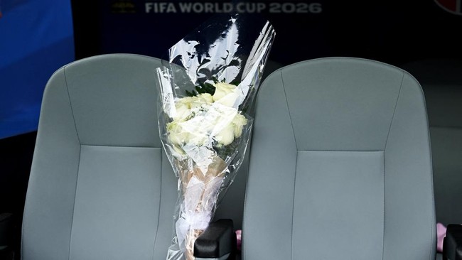 Soccer Football - FIFA World Cup 2026 - Group I - Norway v France - Boston Stadium, Foxborough, Massachusetts, U.S. - June 26, 2026 A bouquet of flowers in tribute following the passing of Didier Deschamps' mother, Ginette Deschamps REUTERS/Dylan Mar
